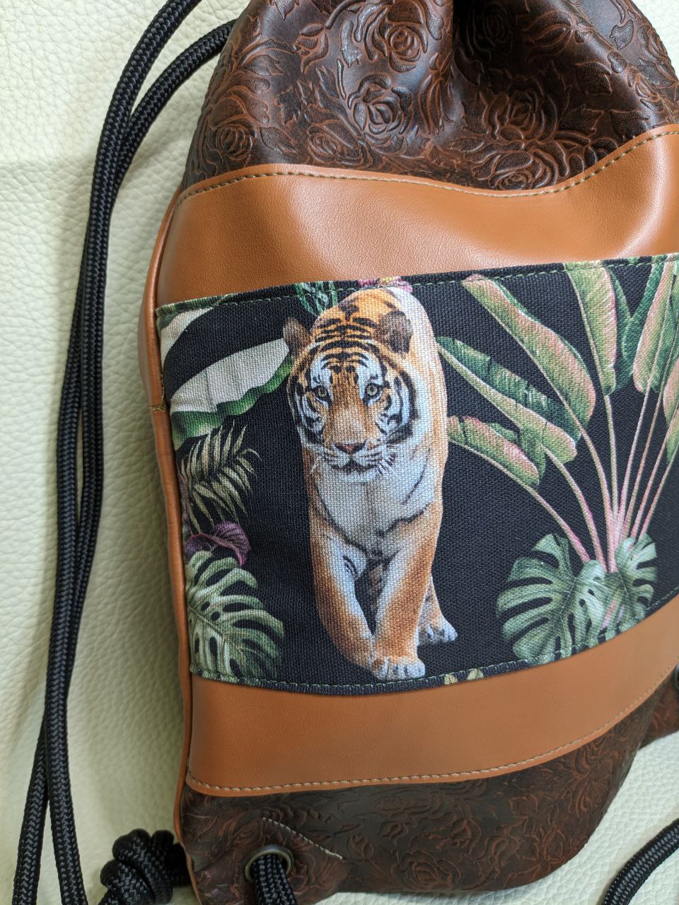 Mochila camel tigre