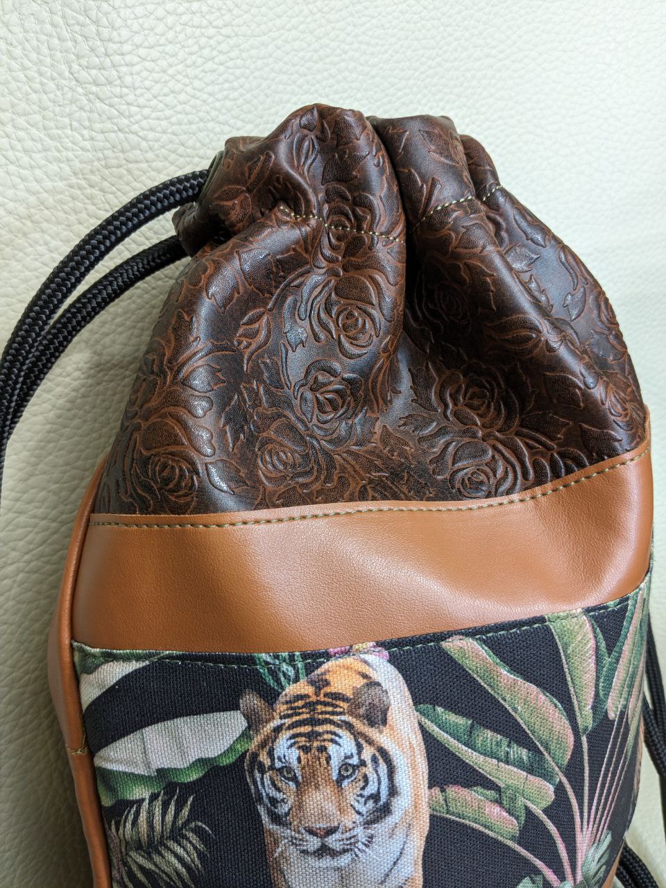 Mochila camel tigre