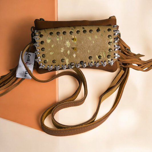 Bolso Artesanal con Piel Dorada y Flecos